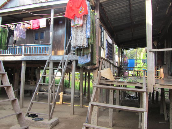 einfach durchs Dorf ..............wunderschoen und beeindruckend!