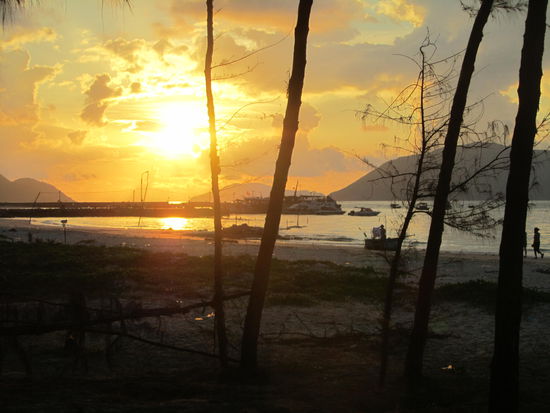 Morgenstimmung um 5.30 Uhr - warum wir das so genau wissen? Nun weil wir von sanfter Marschmusik puenktlich aus dem Schlaf gerissen wurden