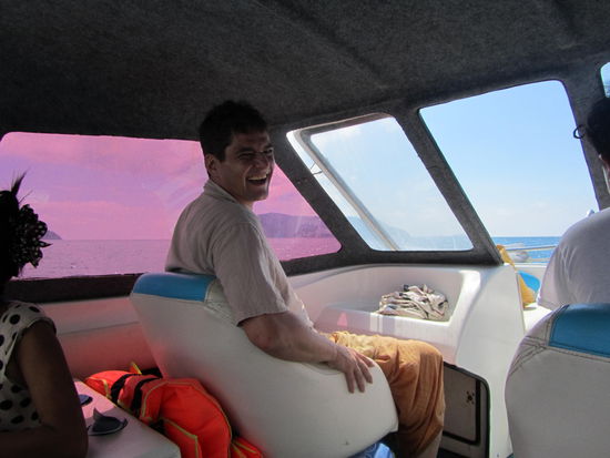 Doch der Bootsmannsmart hatte alles im Griff..........auch wenn er hier hysterisch grinst und sich versucht im Sessel festzukrallen - huuuuuui war das ein Spass