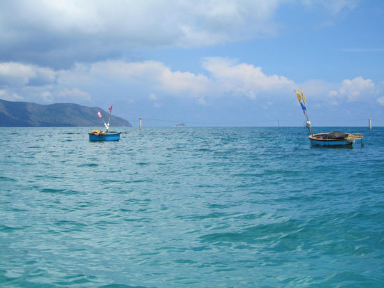 ...........und wieder zurueck in unserer Bucht........jetzt wird noch Moped ausgeborgt und weiter entspannt..........DAS WAR'S liebe Leute.....in einer Woche sind wir wieder zu Hause.........es hat uns wieder Riesenspass gemacht die Berichte zu schreiben und somit auch alles Gesehene zu verarbeiten.......wir hoffen auch ihr hattet Freude..........bis zum naechsten Traveller-Bericht eure Susammmeeeeeeeeeeeeeeeeeeeeeeeeeeeeees!