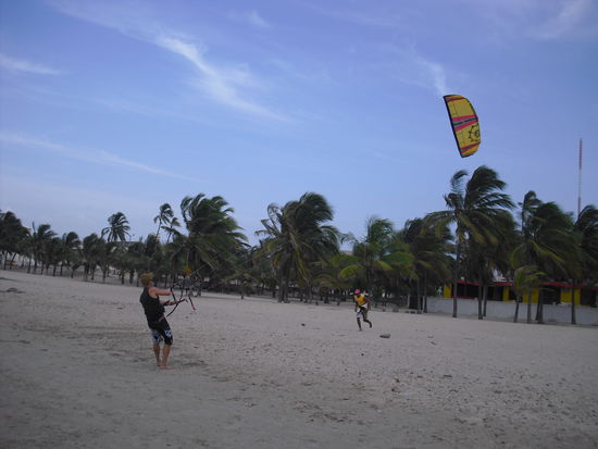 Kiteuebungen am Strand