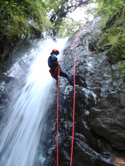 Bin nicht ich, aber das ist Canyoning