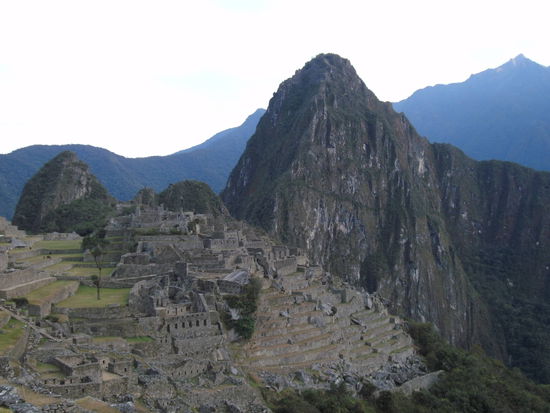 Machu Picchu und der Berg in der Mitte ist Waynapicchu