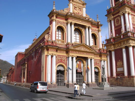 Die Inglesia San Francisco, eines der Wahrzeichen Saltas...50 Meter rechts davon war uebrigens mein Hostal...