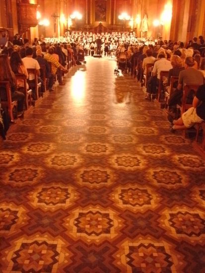 In der Kirche, wo Mariel ihren Auftritt hatte...