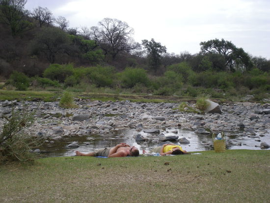 Entspannen am Flussufer...