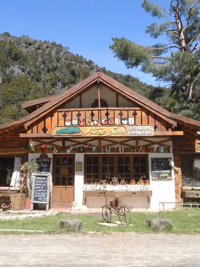 Ein Haus in Colonial Suiza mit einigen Kantonswappen...ganz rechts der schoenste Kanton...