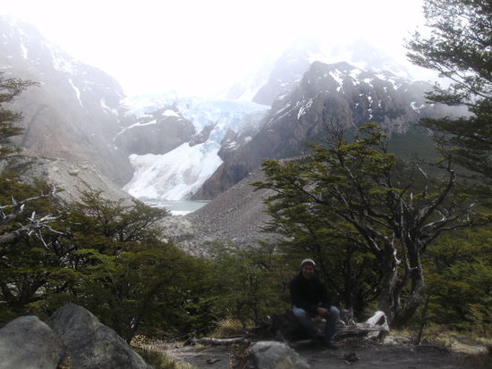 Im Hintergrund ist der Gletscher zu sehen