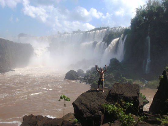 Posing vor den Iguazu - Wasserfaellen
