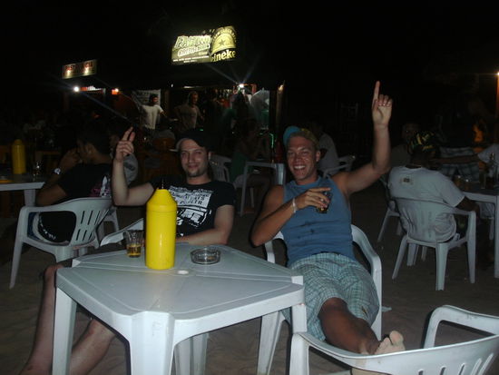 Natuerlich haben wir uns zwischen den Caipis auch mal ein Cerveza gegoent