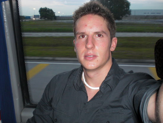 Total im Arsch nach ueber 25 Stunden unterwegs und tropischen Temperaturen!