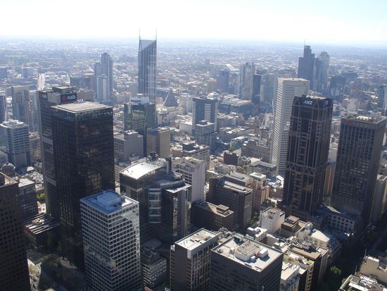 ...auf dem 360 Grad-Oberservation Deck der Rialto Tuerme