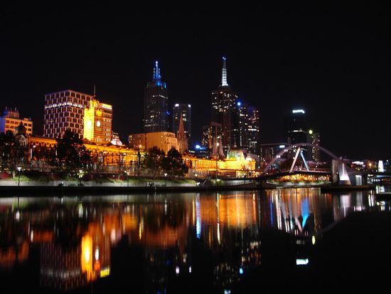 Melbourne bei Nacht
- die Stadt strahlt nochmal in einem ganz anderen Licht! -