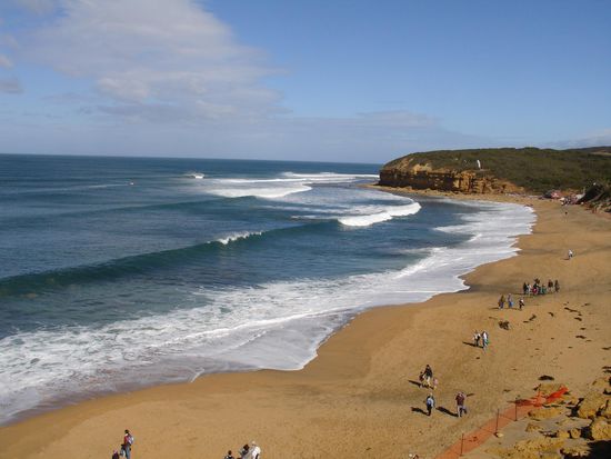 Der Bells Beach... einer der weltbesten Surfspots und Austragungsort des RipCurl Pro Surf Contests. Da kommen regelmaessig echt ordentliche Wellen reingerollt! Teilweise ueber 4m hoch.