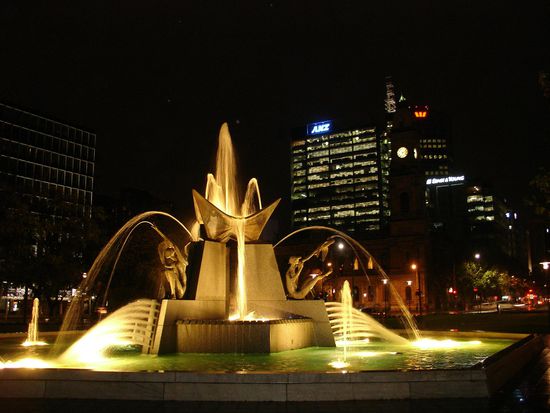Victoria-Square bei Nacht