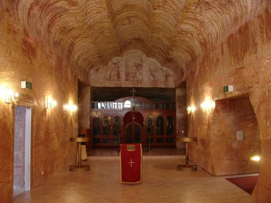 ...und sogar die Kirchen sind hier in den Untergrund gebaut.