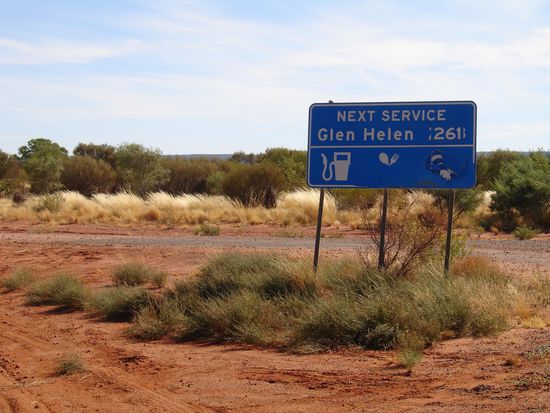 Keine Seltenheit...
Naechster Service und naechste Tankstelle in 261 km!!! 
Willkommen im Outback 