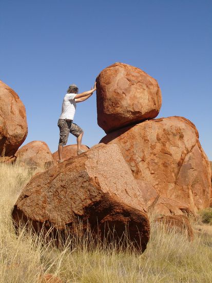 ...uff ganz schoen anstrengend so einen Stein hochzuschieben.