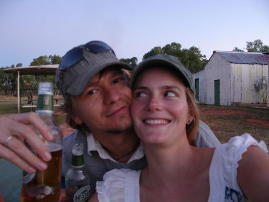 Ein gemuehtlicher Abend in Banka Banka mit Bier, Bratwurst und Lagerfeuer.
Mmhh...lecker!