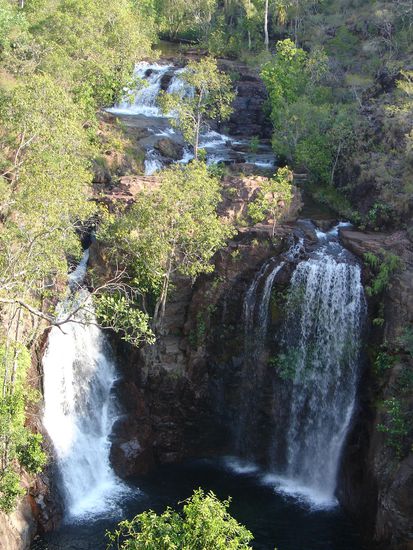 - Die Florence Falls, Litchfield NP - 
Einige der wenigen Becken, in den Schwimmen erlaubt war, man schwimmt aber trotzdem immer mit "Freshies", den Suesswasserkrokodilen, die keine Menschen fressen, aber trotzdem wenn du Pech hast gefaehrlich sein koennen.
Schwimmen also auf eigenes Risiko! 