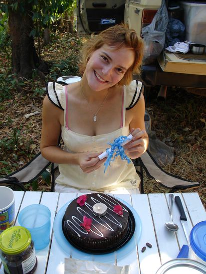 - Daisy's 26.Geburstag  -
Andy machte ein ganz tolles Geburststagsfruehstueck, sogar mit Kuchen! Mei hat sich die Daisy da gefreut...