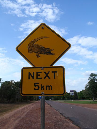 "Eingangsschild" im Kakadu National Park
Hier werden mehr Krokodile vom Auto ueberfahren als Kaengaruhs.