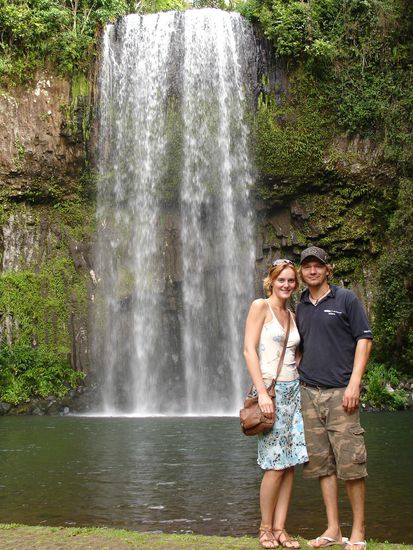 - Millaa Millaa Falls - 
Jetzt haben wir aber wirklich genug Wasserfallfotos! 
Hier bei den Atherton Tablelands waren wir schon richtig im Regenwald. Das Gruen hat uns richtig in den Augen gestochen, nachdem man wochenlang nur trockenen Busch gewoehnt war!