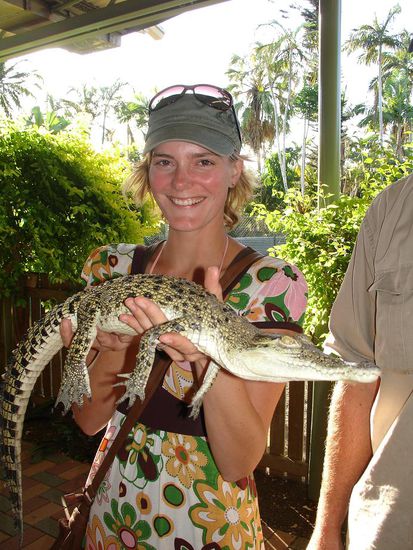 - Daisy beim Krokodilhalten - 
Krokodile fuehlen sich wie Schlangen an...ich kann da wirklich aus Erfahrung sprechen 