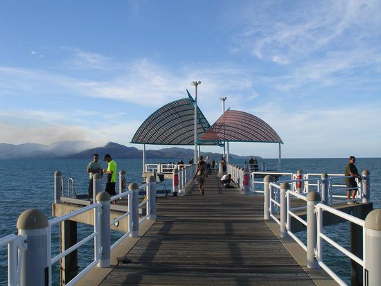 - Der Strand von Townsville - 
Hier an der ewig langen Promenade, die echt schoen hergerichtet wurde, ist fuer jeden was dabei.