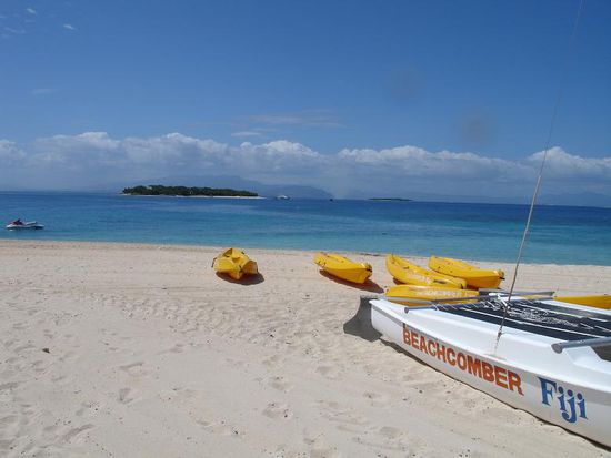Seht ihr die Insel da gegenueber...?
Da sind wir mit so einem gelben Kajak rueber und wieder zurueck.