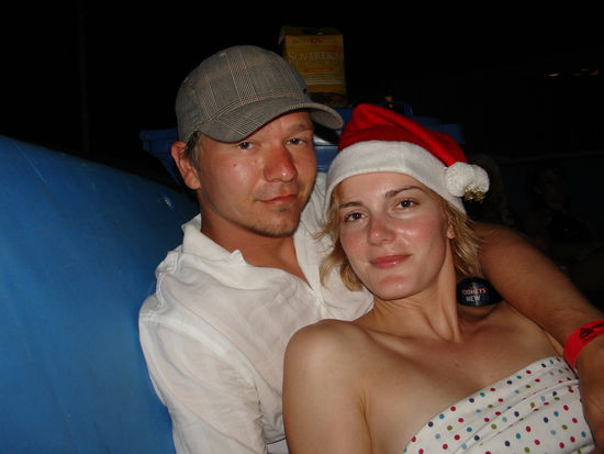 Nach ein paar Glaesern Wein... Santa Clausine und ihr Helfer waren bettreif.