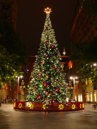 am Martin Place in der City. Die Kleine da unten ist Daisy