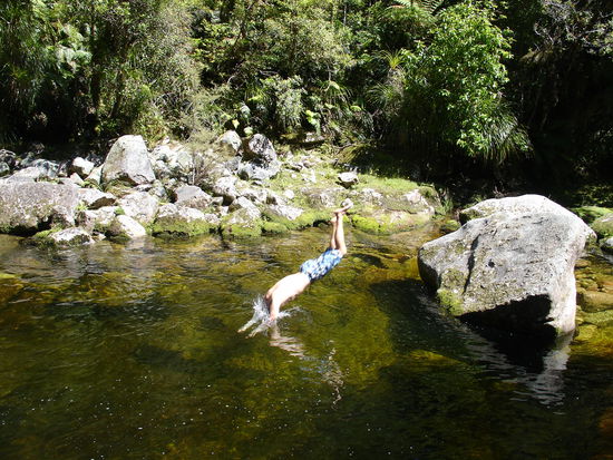 Erfrischung waehrend der Wanderung - herrlich! (eiskaltes Bergwasser)