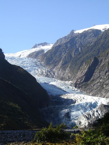 Der Gletscher Franz Josef von unten - soll wie der Bart des frueheren Kaisers Franz Josef aussehen?