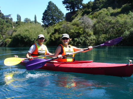 Kayaking auf dem Waikato-River, der laengste Fluss in Neuseeland mit 432km - geht von Taupo bis nach Auckland...
die Donau wuerde schmunzeln!