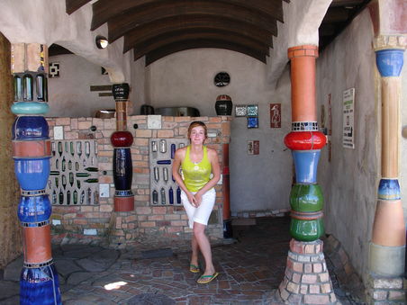 Die oeffentlichen Toilletten in Pahia -
gestaltet von dem Kuenstler Hundertwasser - es war uebrigens sein letztes Werk vor seinem Tod 2000
