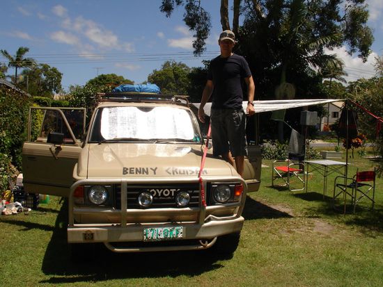 So, wir duerfen vorstellen:
Unser "Benny Cruiser", ein 1982 Toyota LandCruiser in wundervollem 70er Jahre beige 