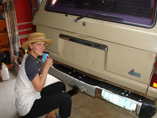 Daisy lackierte alles Schwarz was ihr in den Weg kam... 