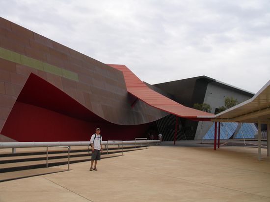 Museum of Australia in Canberra 
- eigentlich nicht besonders spektakulaer und etwas durcheinander - 
Aufgrund der eigentlich erst 200-jaehrigen Geschichte hier in Australien haben sie halt noch nicht viel zu erzaehlen!