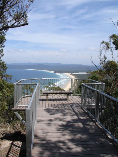 Lookout zum Disaster Bay 
(hier sind schon einige Schiffe gestrandet und die Wracks liegen zum Teil noch unter Wasser)