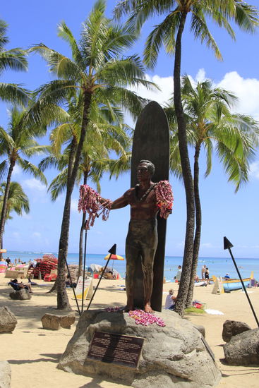 Duke Kahanamoku
Olympiasieger und Begründer des modernen Wellenreitens