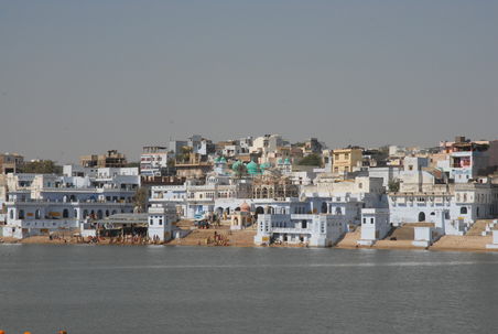 Der Pushkar-See mit verschiedenen Ghats