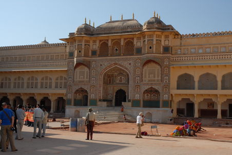 Das "Ganesh Pole"", das zu den Wohnbereichen des Jai Singh II fuehrte...