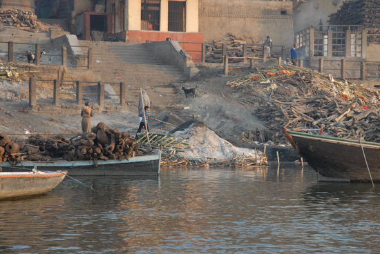 Das Verbrennnungsghat untertags bei "Schichtwechsel"