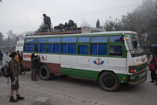 Unsere "Local-Bus-Rennsemmel", die eigentlich nur fuer Kinder und Schrumpfgermanen gebaut worden sein kann. Aber ihr glaubt gar nicht, was da alles reinpasst