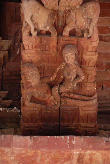 ...deshalb habens ihm die Augen verbunden, damit er das nicht mitansehen muss....grins