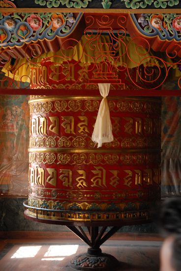 Die Gebetsmuehle in dem Kloster war etwa drei Meter hoch