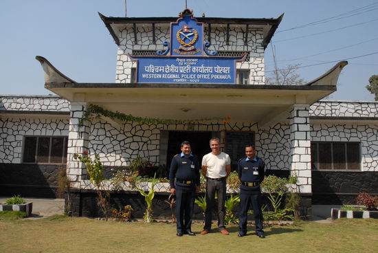 Meinereiner mit nepalesischen Kollegen