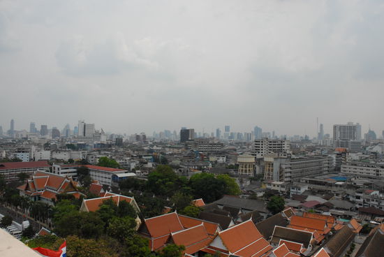 Blick vom Golden Mountain in den Sueden Bangkoks