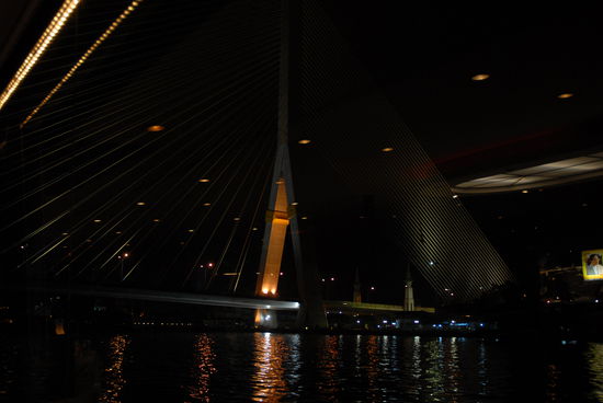 ???-Bruecke bei Nacht